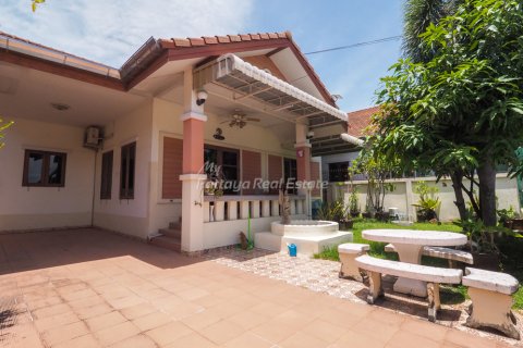 House in Bang Lamung, Thailand 3 bedrooms № 113528 - photo 2