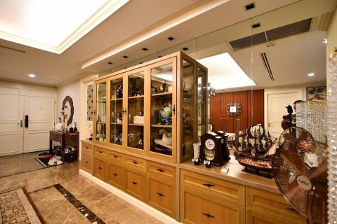 Condo in Sathon, Bangkok, Thailand, 3 bedrooms  № 147995 - photo 10