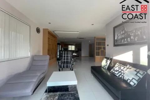 Casa de 4 dormitorios en Pattaya, Tailandia № 212932 - foto 12