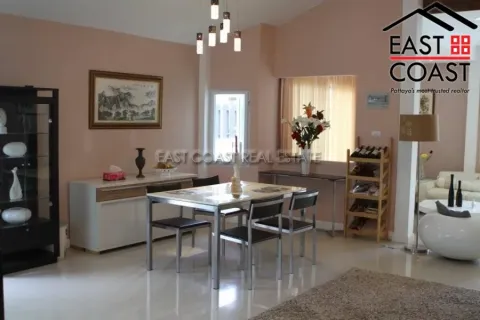 Casa de 4 dormitorios en Pattaya, Tailandia № 212929 - foto 5