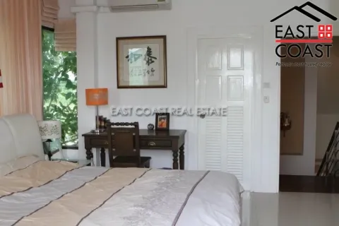 Casa de 4 dormitorios en Pattaya, Tailandia № 212929 - foto 11