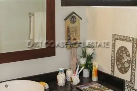 Casa de 4 dormitorios en Pattaya, Tailandia № 212929 - foto 8