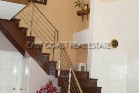 Casa de 4 dormitorios en Pattaya, Tailandia № 212929 - foto 7