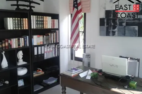 Casa de 4 dormitorios en Pattaya, Tailandia № 212929 - foto 9