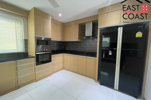 Casa de 4 dormitorios en Pattaya, Tailandia № 212931 - foto 15