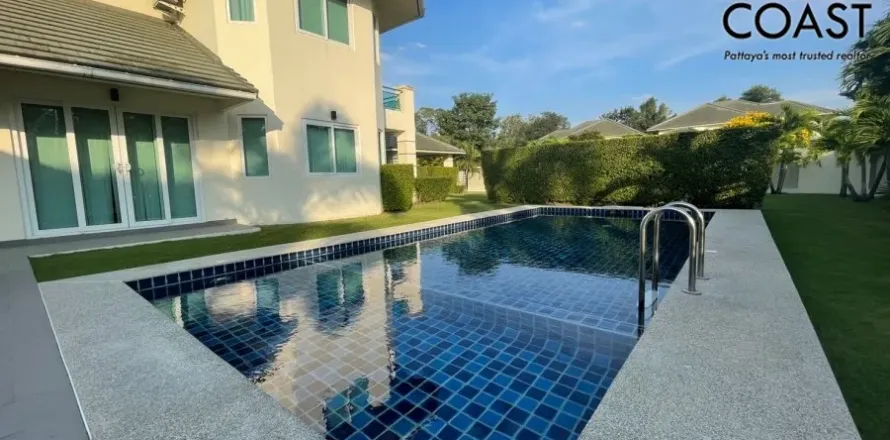 Casa de 4 dormitorios en Pattaya, Tailandia № 212931
