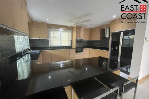 Casa de 4 dormitorios en Pattaya, Tailandia № 212931 - foto 14