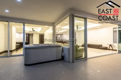 Condominio de 3 dormitorios en Jomtien Beach, Pattaya, Tailandia № 212933 - foto 15