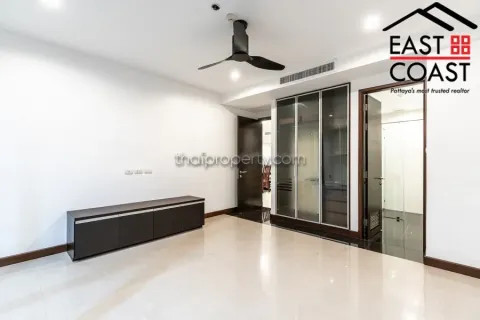Condominio de 3 dormitorios en Jomtien Beach, Pattaya, Tailandia № 212933 - foto 17