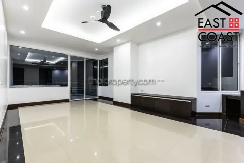 Condominio de 3 dormitorios en Jomtien Beach, Pattaya, Tailandia № 212933 - foto 28