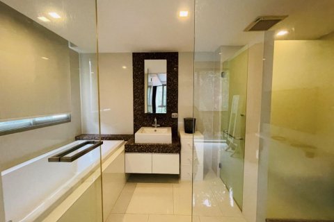 Condo in Pattaya, Thailand, 2 bedrooms  № 157216 - photo 13