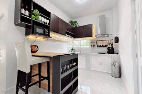 House in San Sai, Thailand 2 bedrooms № 157214 - photo 3