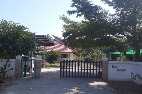 House in Nakhon Ratchasima, Thailand 5 bedrooms № 157217 - photo 5