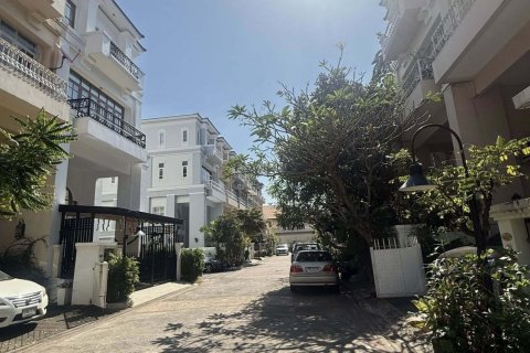 Townhouse in Khlong Toei, Bangkok, Thailand 3 bedrooms № 157213 - photo 3