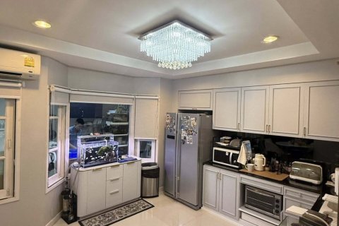 Townhouse in Khlong Toei, Bangkok, Thailand 3 bedrooms № 157213 - photo 5