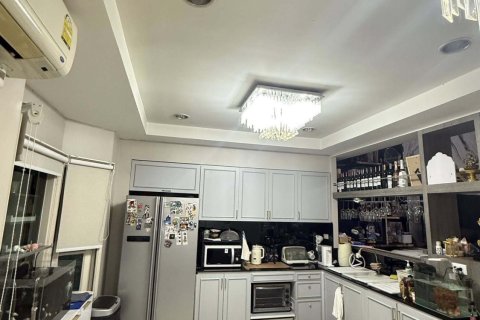 Townhouse in Khlong Toei, Bangkok, Thailand 3 bedrooms № 157213 - photo 12