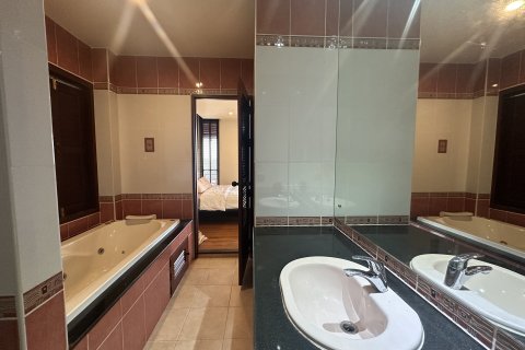 House in Phuket, Thailand 5 bedrooms № 173669 - photo 5
