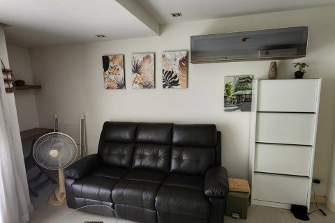 Studio dans le Condo à Watthana, Bangkok, Thaïlande  № 173672 - photo 3