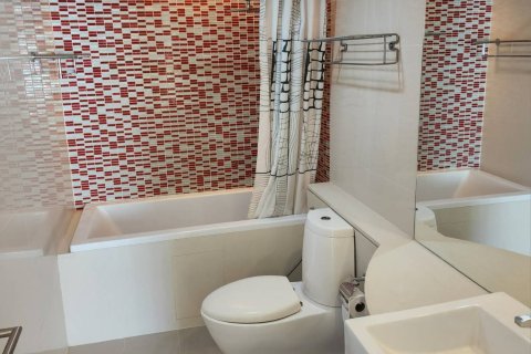 Studio dans le Condo à Watthana, Bangkok, Thaïlande  № 173672 - photo 4