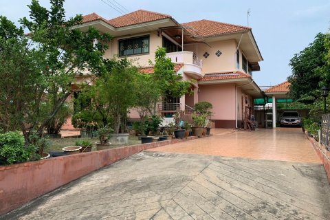 House in Thawi Watthana, Bangkok, Thailand 6 bedrooms № 159361