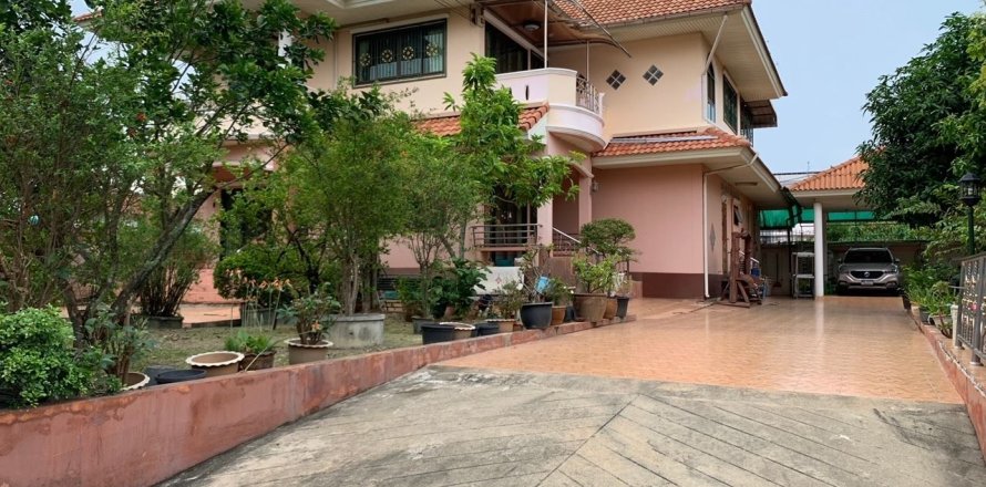 House in Thawi Watthana, Bangkok, Thailand 6 bedrooms № 159361
