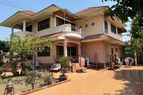House in Thawi Watthana, Bangkok, Thailand 6 bedrooms № 159361 - photo 2