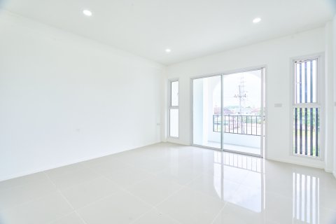 Townhouse in San Sai, Thailand 2 bedrooms № 159364 - photo 15