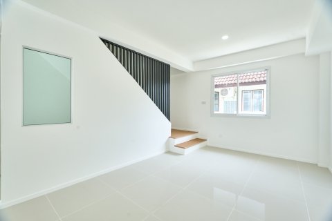 Townhouse in San Sai, Thailand 2 bedrooms № 159364 - photo 23