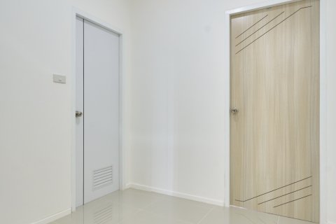 Townhouse in San Sai, Thailand 2 bedrooms № 159364 - photo 22