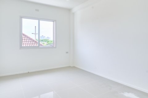 Townhouse in San Sai, Thailand 2 bedrooms № 159364 - photo 18