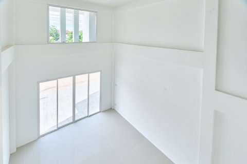 Townhouse in San Sai, Thailand 2 bedrooms № 159364 - photo 14