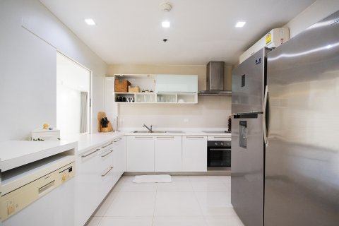 Condo in Bangkok, Thailand, 4 bedrooms  № 181025 - photo 4