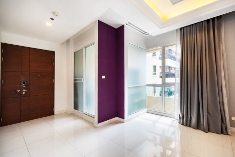 Condo in Bangkok, Thailand, 4 bedrooms  № 181025 - photo 25
