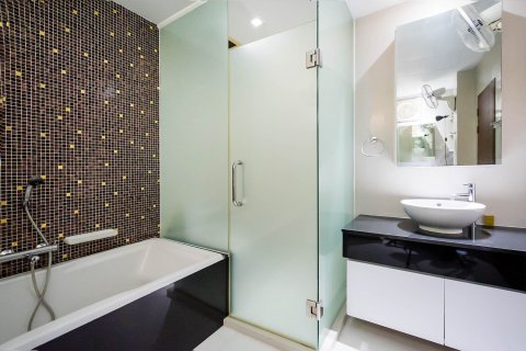 Condo in Bangkok, Thailand, 4 bedrooms  № 181025 - photo 16