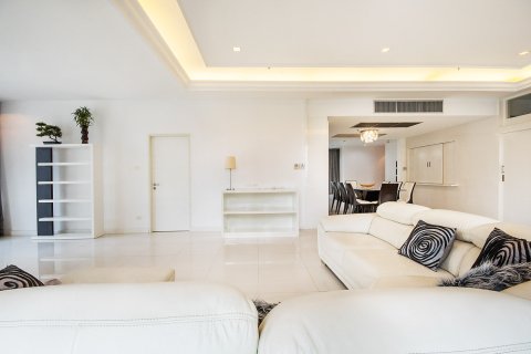 Condo in Bangkok, Thailand, 4 bedrooms  № 181025 - photo 19