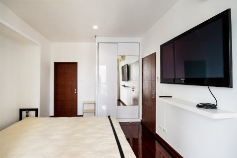 Condo in Bangkok, Thailand, 4 bedrooms  № 181025 - photo 23