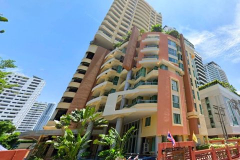 Condo in Bangkok, Thailand, 4 bedrooms  № 181025 - photo 26