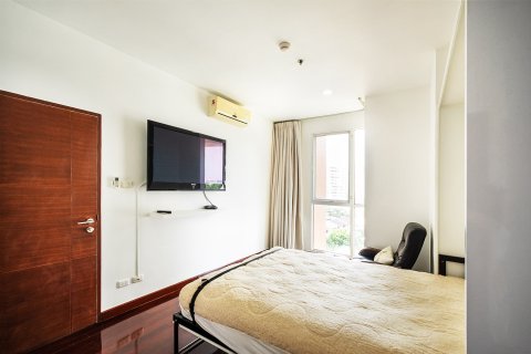 Condo in Bangkok, Thailand, 4 bedrooms  № 181025 - photo 20
