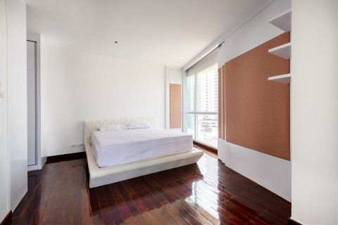 Condo in Bangkok, Thailand, 4 bedrooms  № 181025 - photo 14