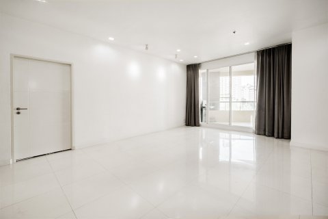 Condo in Bangkok, Thailand, 4 bedrooms  № 181025 - photo 10
