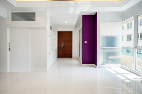 Condo in Bangkok, Thailand, 4 bedrooms  № 181025 - photo 24