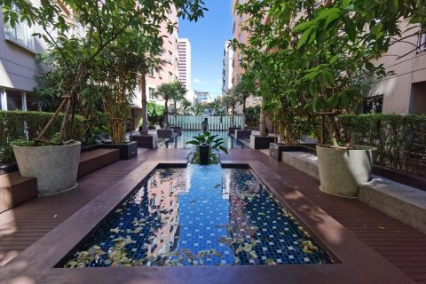 Condo in Bangkok, Thailand, 4 bedrooms  № 181030 - photo 15