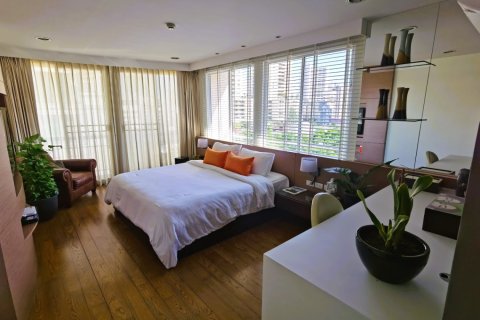 Condo in Bangkok, Thailand, 4 bedrooms  № 181030 - photo 6