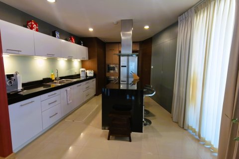 Condo in Bangkok, Thailand, 4 bedrooms  № 181030 - photo 5