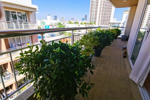 Condo in Bangkok, Thailand, 4 bedrooms  № 181030 - photo 13