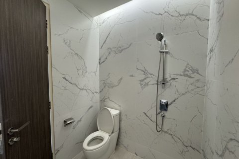 Condo à Watthana, Bangkok, Thaïlande, 2 chambres  № 170922 - photo 17