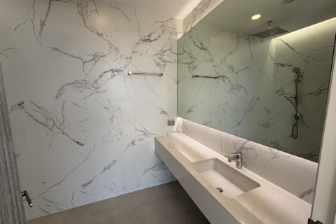 Condo à Watthana, Bangkok, Thaïlande, 2 chambres  № 170922 - photo 19