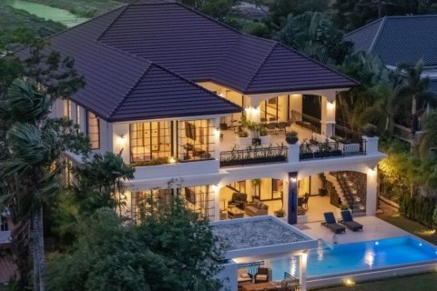 Villa in Phuket, Thailand 8 bedrooms № 137096