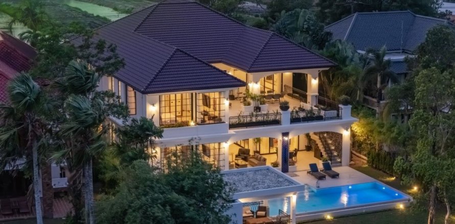 Villa in Phuket, Thailand 8 bedrooms № 137096