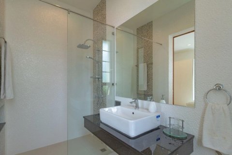 Villa in Phuket, Thailand 8 bedrooms № 137096 - photo 7